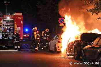 Dresden: Mitsubishi steht plötzlich in Flammen - Starke Hitze beschädigt weitere Autos - TAG24