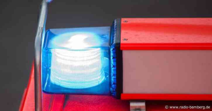 Kopf durchs Geländer gesteckt: Feuerwehr muss Bub befreien