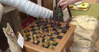 Penticton Arts Council showcases 100 clay cats in art exhibit - Globalnews.ca