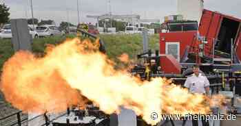 Feuerwehr-Übungsschiff: Simulierte Unglücke aller Art - Mannheim - Rheinpfalz.de