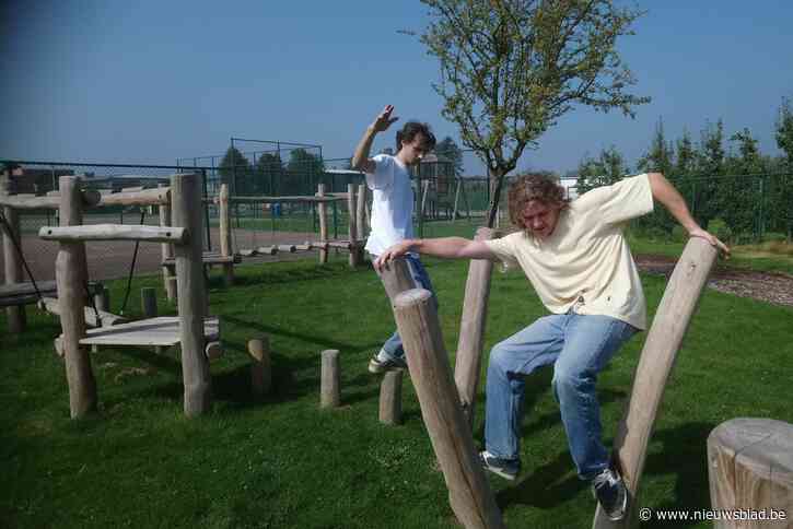 Nieuwe speeltuigen dagen jongeren uit