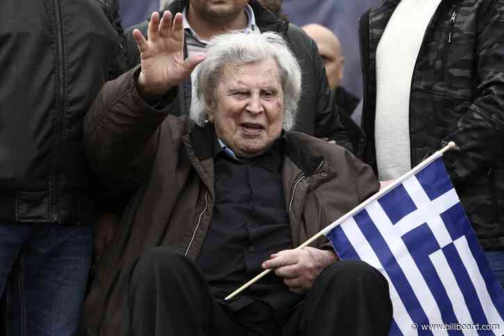 Hundreds Wait to Pay Respects to Greek Composer Mikis Theodorakis