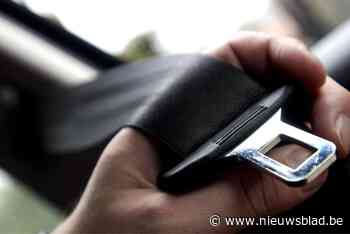 Twee gezinnen met kinderen rijden rond zonder veiligheidsgordel in Beringen