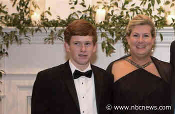 South Carolina lawyer whose wife, son were killed will enter rehab