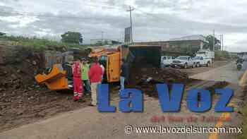 Vuelca Camión de Carga en la Carretera a Zapotiltic - La Voz del Sur de Jalisco