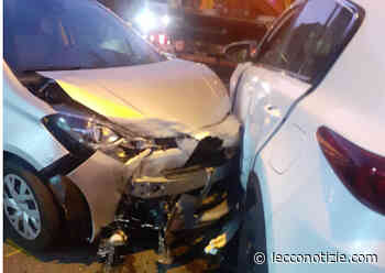 Brivio, incidente davanti alla caserma dei carabinieri: coinvolte due auto - Lecco Notizie