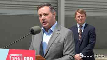 Alberta's vaccine lottery had little effect on boosting vaccination rates, doctors say