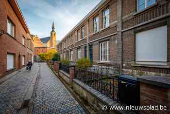 Mechelen verkoopt 36 noodwoningen aan privé en huurt er 45