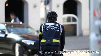 Radfahrer macht sich nach Unfall in Augsburg aus dem Staub