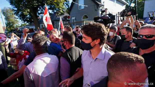 Protesters throw gravel at Trudeau; Liberal leader won't bow to 'anti-vaxxer mobs'