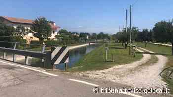 Scivola nel canale mentre taglia l’erba. Uomo muore annegato - La Tribuna di Treviso