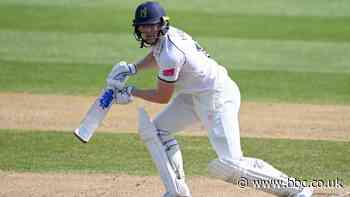 County Championship: Rob Yates digs in as Warwickshire pursue victory against Hampshire
