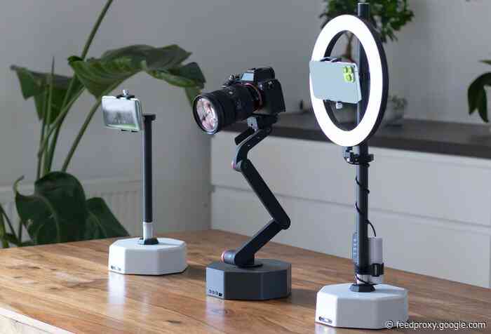 Camera robot assistant with auto tracking, hyperlapses and more