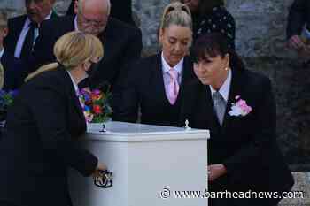 Hundreds gather to pay their respects to father and daughter - Barrhead News