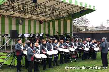 Gemeente koopt tweede podiumwagen aan - Het Nieuwsblad
