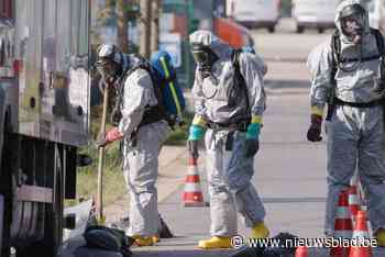 Buurt Industrieweg in Beringen afgesloten door lek in tank met gevaarlijke stoffen - Het Nieuwsblad