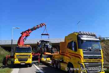 Tractor getakeld na kortsluiting in cabine op Klaverblad Lummen