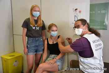 Zussen krijgen laatste spuitjes in groot vaccinatiecentrum