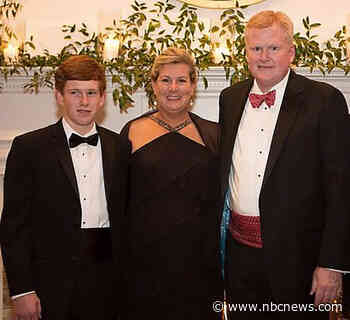South Carolina suspends lawyer Alex Murdaugh's law license as investigation widens