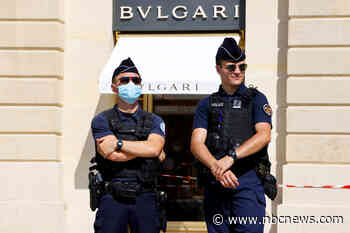 Suspects arrested after heist at luxury Paris jewelry store