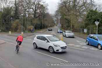 Bromley Common: Person in hospital after 'police chase' crash