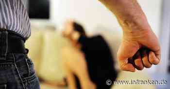 Bamberg: Weil Besuch gehen wollte - 24-Jähriger rastet komplett aus und reißt Frau Nasenpiercing aus