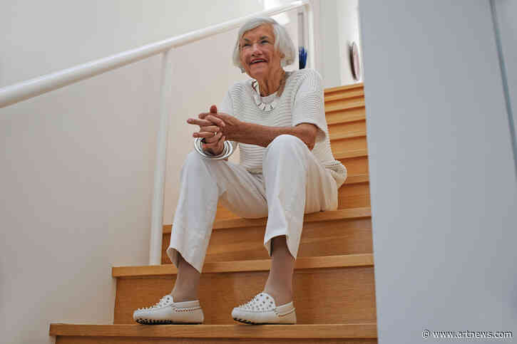 Pioneering Crafts Collector Sandy Grotta Dies at Age 87