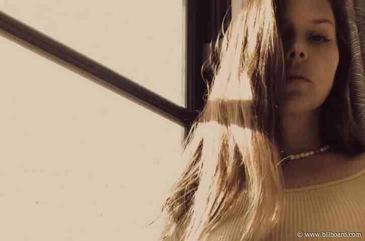 Lana Del Rey Announces New ‘Blue Banisters’ Release Date, Stuns in Sun-Drenched Video for ‘Arcadia’