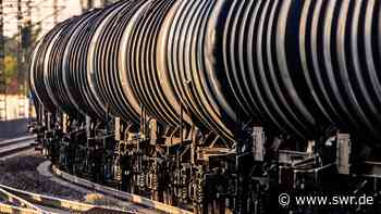 Mannheim: Mann fährt auf Güterzug mit - SWR