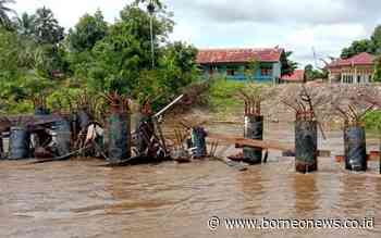 8 Tiang Jembatan Hilang Diseruduk Tongkang Anand 5 - Borneonews