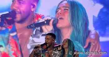 Karol G sorprende a Los Ángeles junto a Romeo Santos en el Dodger Stadium - Los Angeles Times