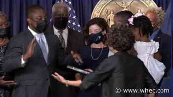 NY Sen. Brian Benjamin sworn in as lieutenant governor<br />