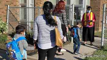 Ontario reports 798 new COVID-19 cases Thursday as more students head back to class