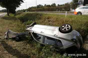 Bestuurster zwaargewond na duik in gracht E34 (Stekene) - Gazet van Antwerpen Mobile - Gazet van Antwerpen