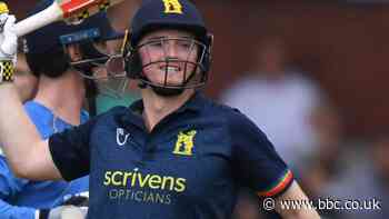 Ed Pollock: Worcestershire sign Warwickshire batsman to play all three formats