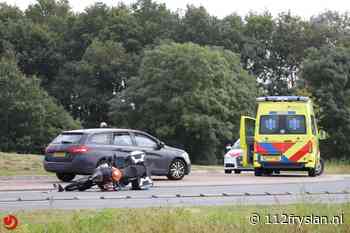 Motorrijder raakt gewond na aanrijding met auto op rotonde Nijega - 112 Fryslan