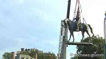 WATCH:  Crowd gathers in Virginia to witness removal of Robert E. Lee statue