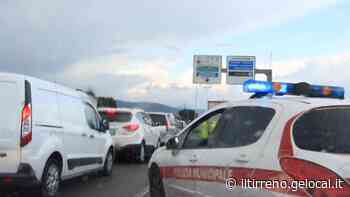 Traffico bloccato per uno scontro sulla Declassata - Il Tirreno