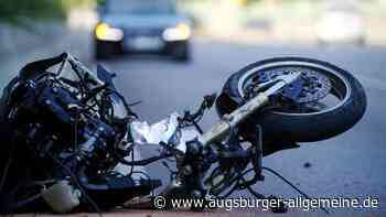 Motorradfahrer wird bei Unfall in Augsburg leicht verletzt