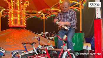Stadtfest in Parchim: Wolfgang Harndt ist mit seinem Karussell der Star bei den Kindern | svz.de - svz – Schweriner Volkszeitung