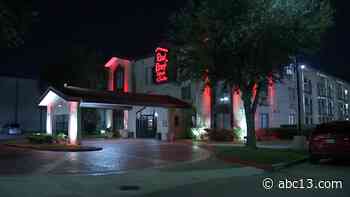 1 dead after fight outside SE Houston hotel - KTRK-TV
