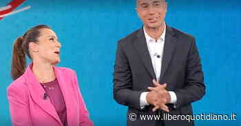 Estate in diretta, Roberta Capua sbianca: "Ma sei stupido?". Imbarazzo per la battuta di Semprini - Liberoquotidiano.it