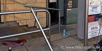 Vandalismus in Kleinmachnow: Treppengeländer am Rathausmarkt zerstört - Märkische Allgemeine Zeitung