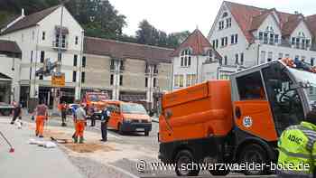 Technischer Defekt: Öl fließt aus Kehrmaschine der Stadt Calw in den Fluss