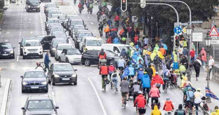 Tausende demonstrieren gegen die IAA in München