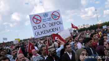 Thousands march against COVID-19 mandates in Turkey