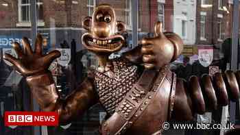 Wallace and Gromit: Creator Nick Park unveils comedy duo's Preston statue