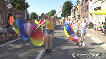 Bloemencorso trekt weer door de straten van Sint-Gillis-Bij-Dendermonde - TV Oost