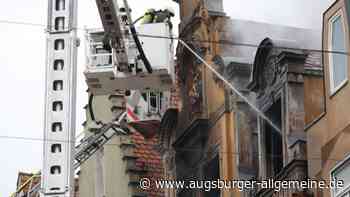 Dachstuhl brennt in der Augsburger Karolinenstraße - Feuerwehr im Einsatz - Augsburger Allgemeine