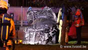 Auto brandt uit in Aalst in verdachte omstandigheden - TV Oost